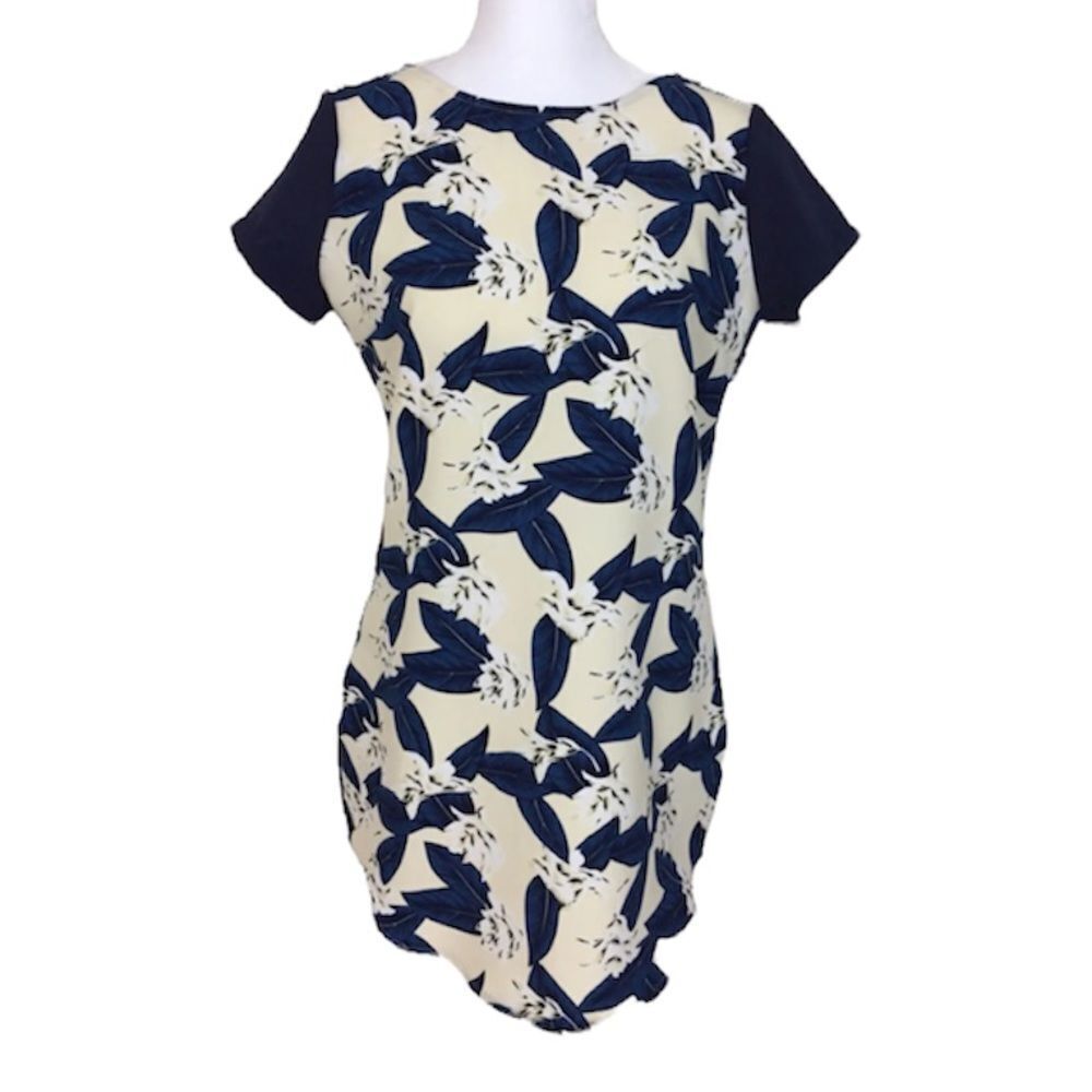 Tobi Blue Floral‎ Short Sleeve Shift Dress Size Medium